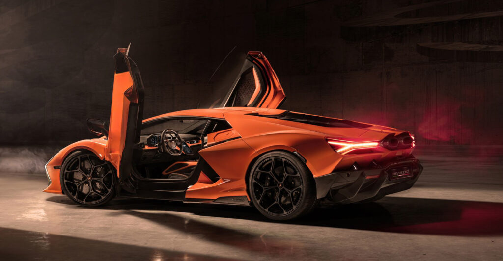 Lamborghini E-Revuelto… القوة الفائقة تلتقي بالكهرباء